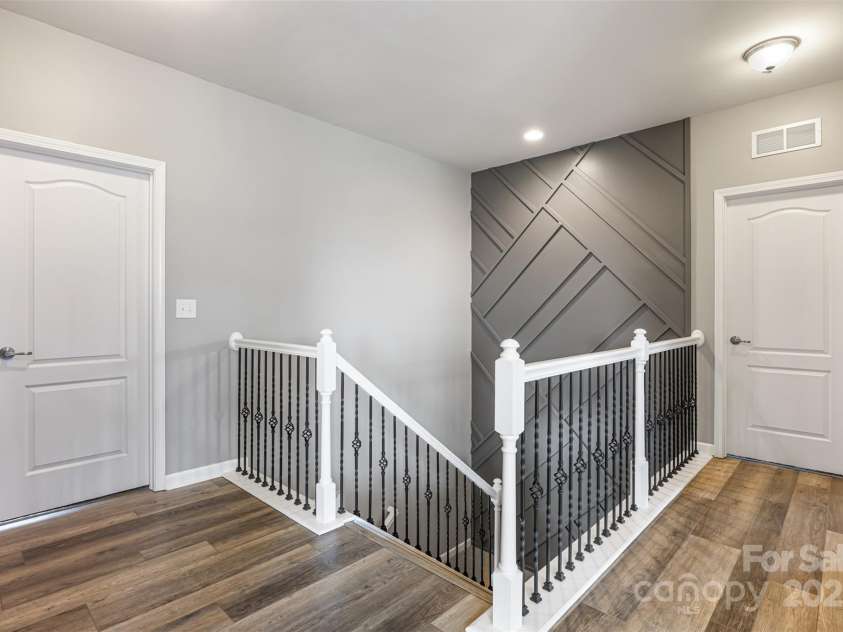487 Hawks Creek Parkway, Fort Mill, SC 29708.  MLS# CAR4246089, YatesRealty ID 10180. Upstairs hallway