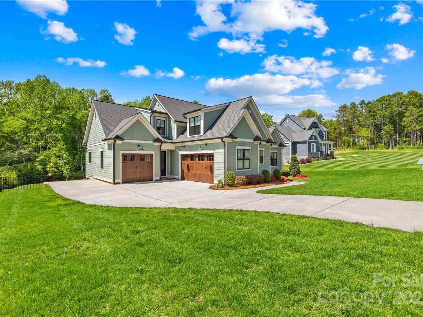108 Castleview Lane, Mooresville, NC 28115.  MLS# CAR4246453, YatesRealty ID 10181. Ample parking and 3 car attached garage(s)