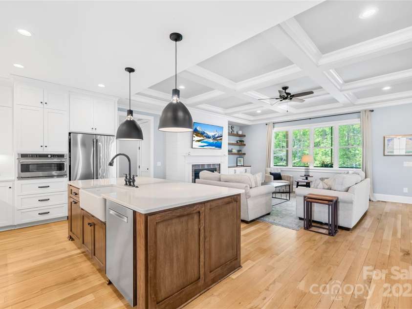 108 Castleview Lane, Mooresville, NC 28115.  MLS# CAR4246453, YatesRealty ID 10181. Beautiful custom kitchen with ample upgrades