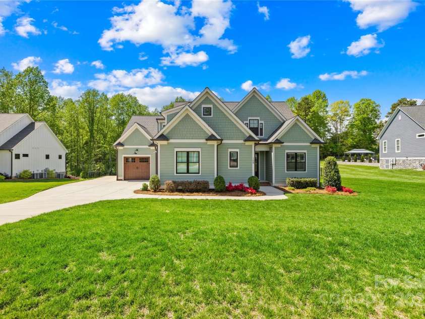 108 Castleview Lane, Mooresville, NC 28115.  MLS# CAR4246453, YatesRealty ID 10181. Beautifully maintained landscaping