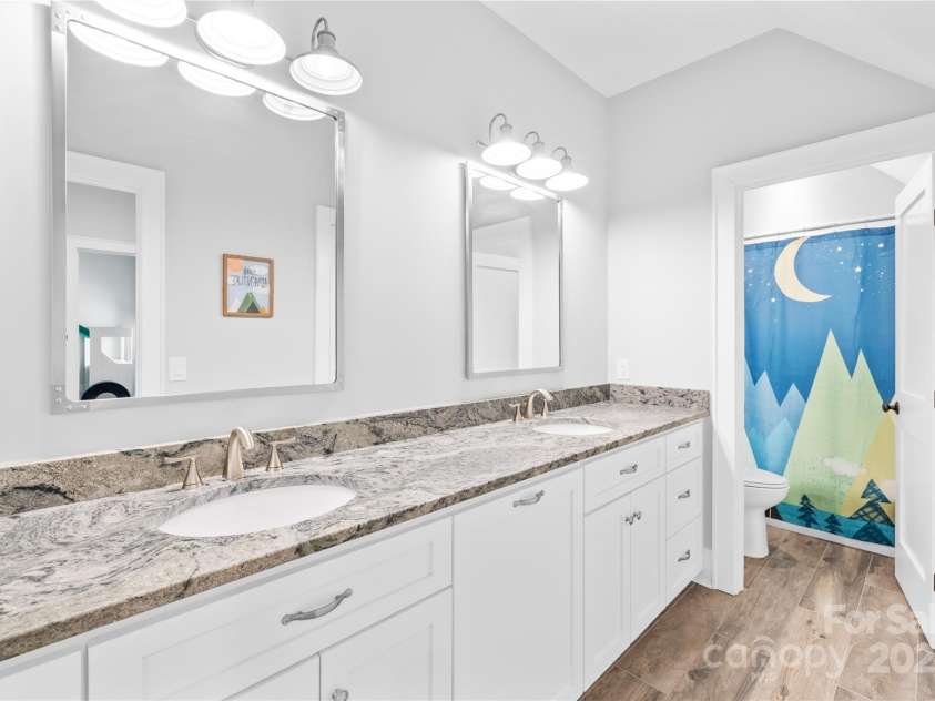 108 Castleview Lane, Mooresville, NC 28115.  MLS# CAR4246453, YatesRealty ID 10181. Full bathroom