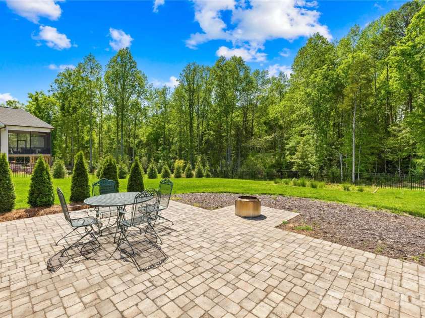 108 Castleview Lane, Mooresville, NC 28115.  MLS# CAR4246453, YatesRealty ID 10181. Lush fenced backyard with stone patio