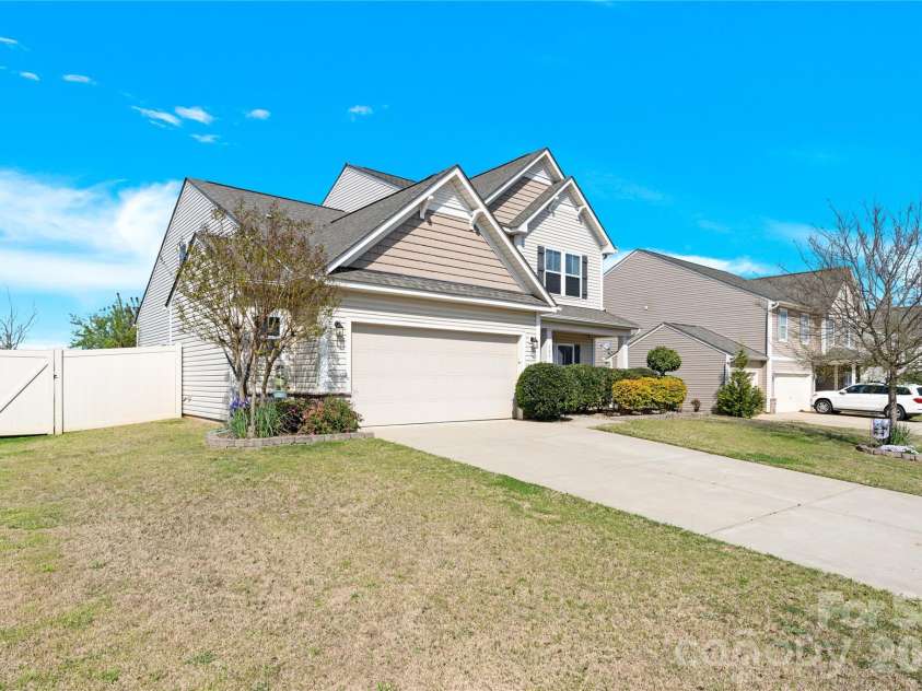 183 Water Ski Drive, Statesville, NC 28677.  MLS# CAR4319925, YatesRealty ID 10182. 