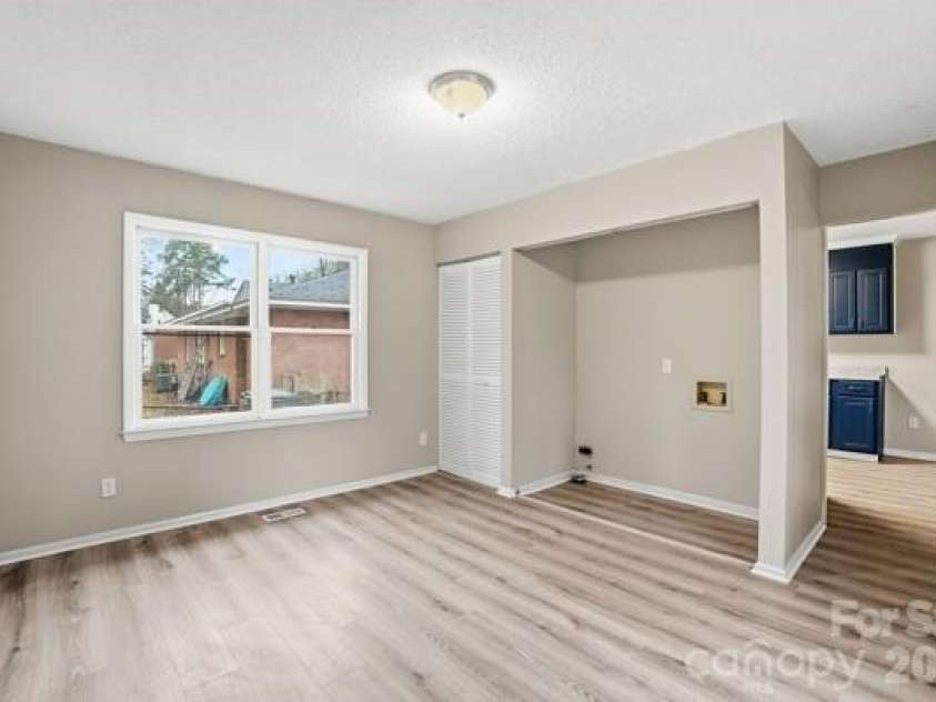 5326 Dolphin Lane, Charlotte, NC 28215.  MLS# CAR4333511, YatesRealty ID 10184. 