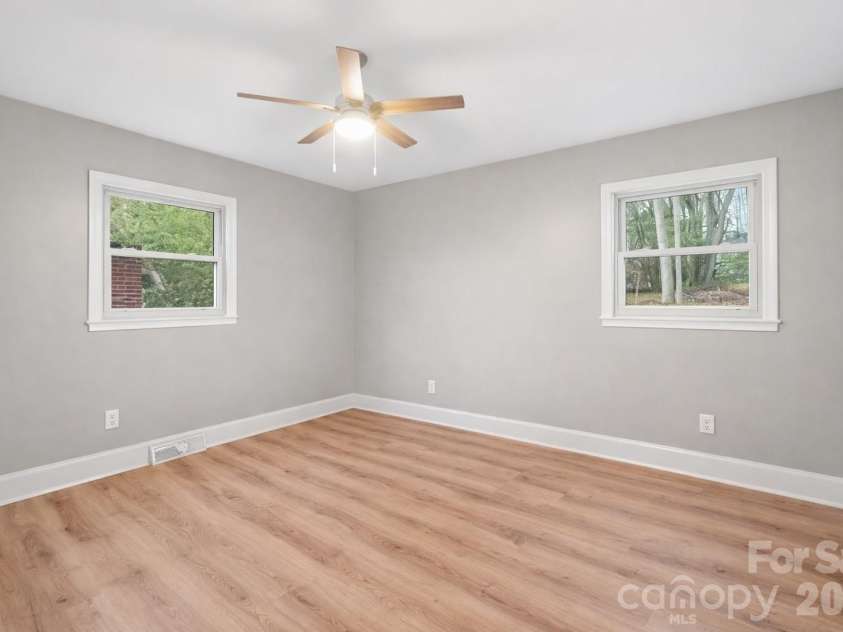 5326 Dolphin Lane, Charlotte, NC 28215.  MLS# CAR4333511, YatesRealty ID 10184. 