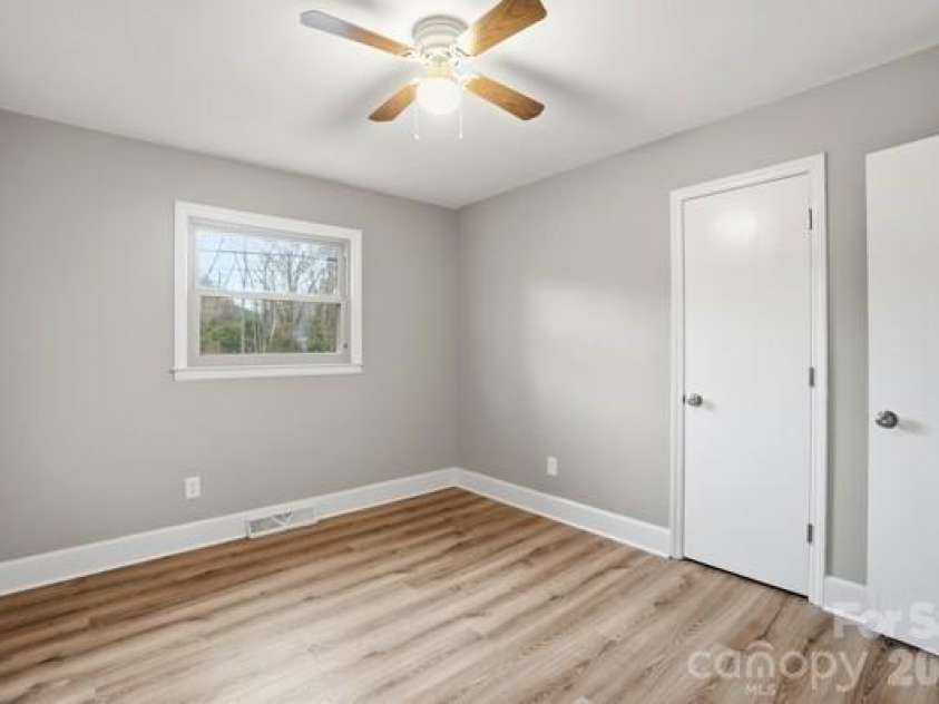 5326 Dolphin Lane, Charlotte, NC 28215.  MLS# CAR4333511, YatesRealty ID 10184. 