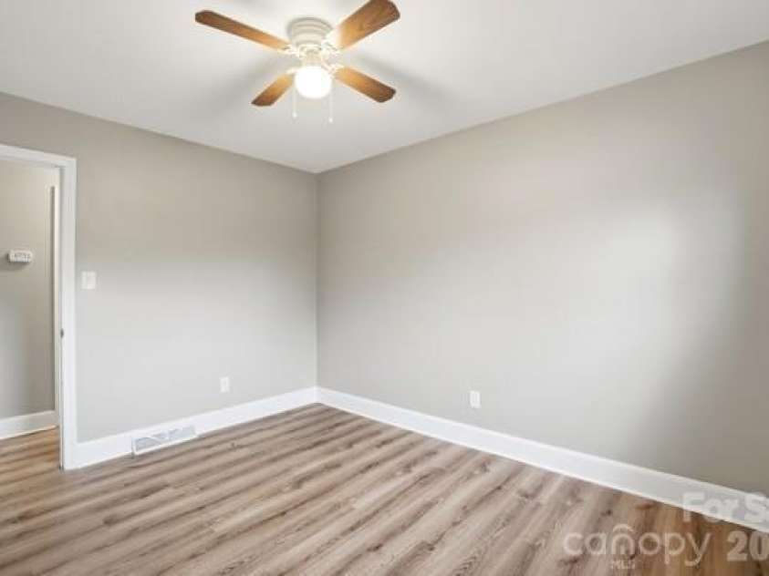 5326 Dolphin Lane, Charlotte, NC 28215.  MLS# CAR4333511, YatesRealty ID 10184. 