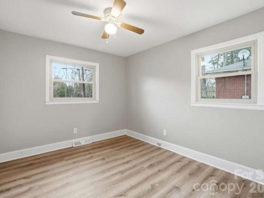 5326 Dolphin Lane, Charlotte, NC 28215.  MLS# CAR4333511, YatesRealty ID 10184. 