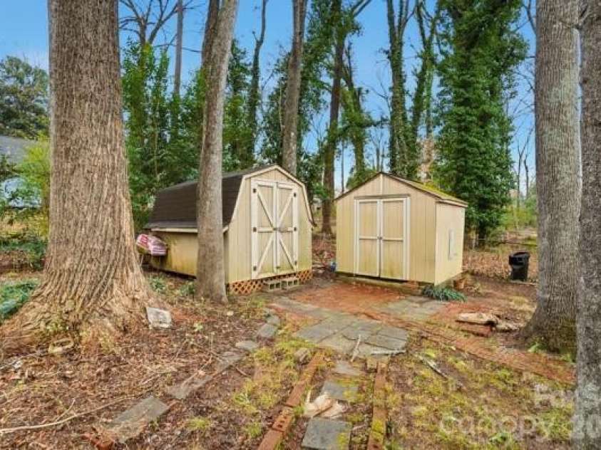 5326 Dolphin Lane, Charlotte, NC 28215.  MLS# CAR4333511, YatesRealty ID 10184. 