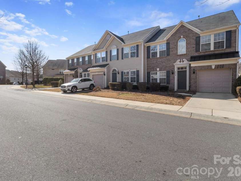 2318 Whitford Lane, Charlotte, NC 28210.  MLS# CAR4342474, YatesRealty ID 10185. 