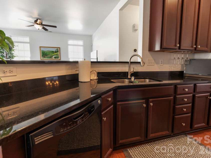 2318 Whitford Lane, Charlotte, NC 28210.  MLS# CAR4342474, YatesRealty ID 10185. 