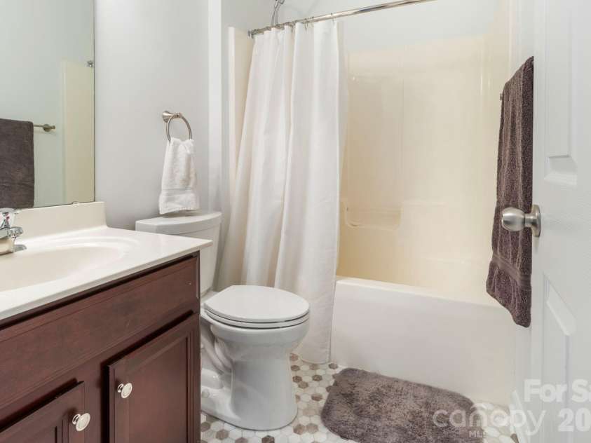 2318 Whitford Lane, Charlotte, NC 28210.  MLS# CAR4342474, YatesRealty ID 10185. 