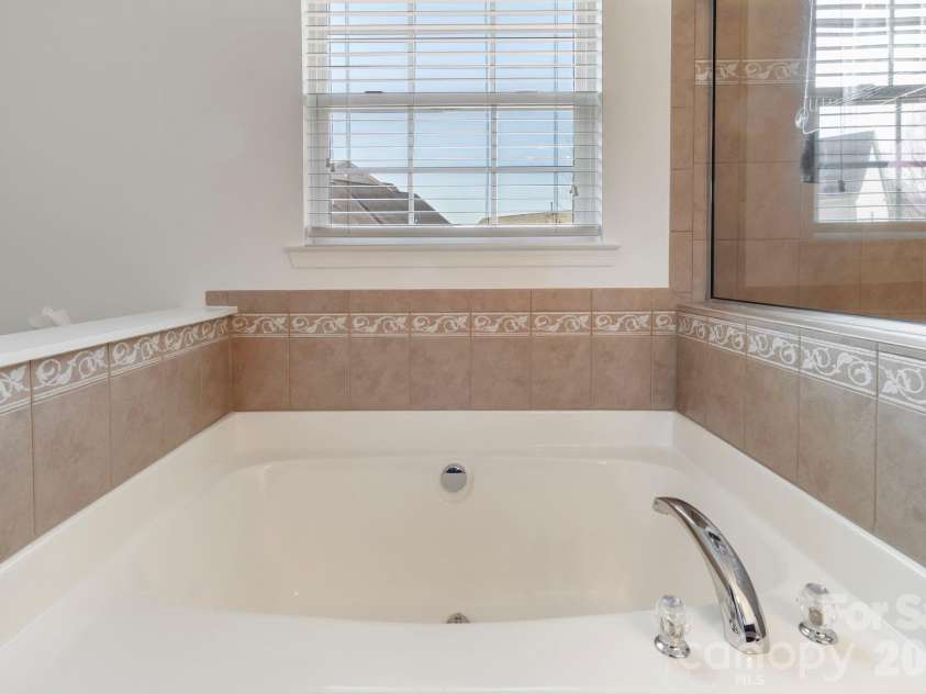 2318 Whitford Lane, Charlotte, NC 28210.  MLS# CAR4342474, YatesRealty ID 10185. 
