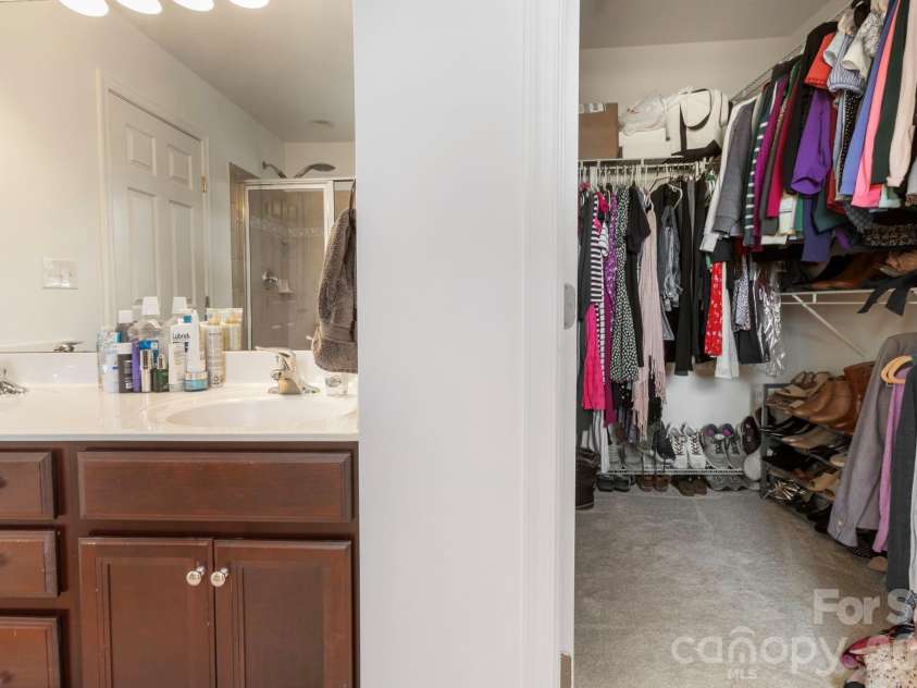 2318 Whitford Lane, Charlotte, NC 28210.  MLS# CAR4342474, YatesRealty ID 10185. 