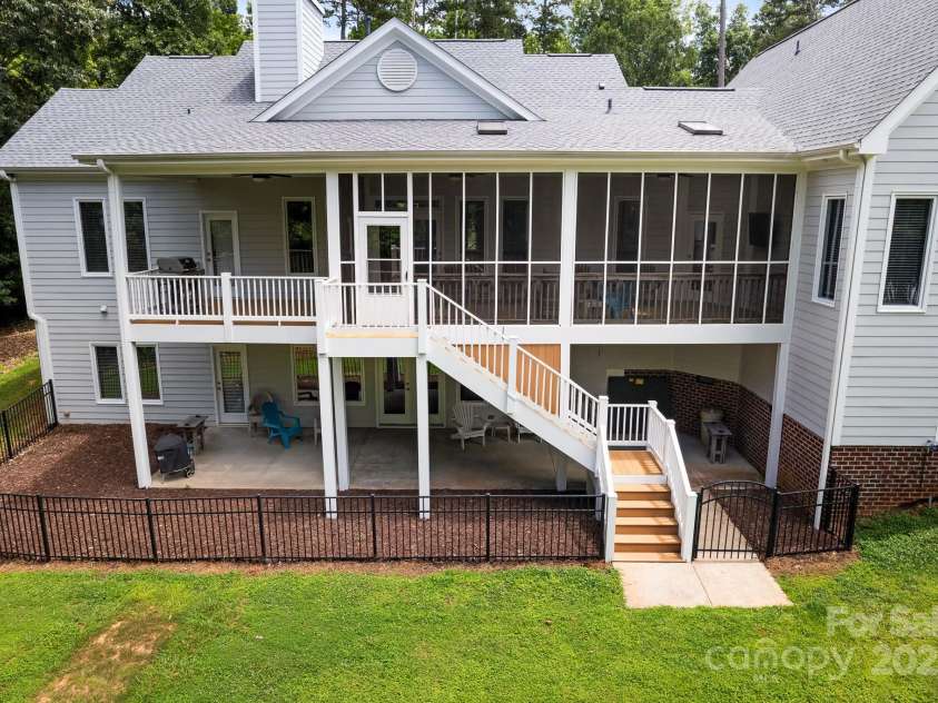 591 Emerald Isle Court, Lexington, NC 27292.  MLS# CAR4245365, YatesRealty ID 10185. 