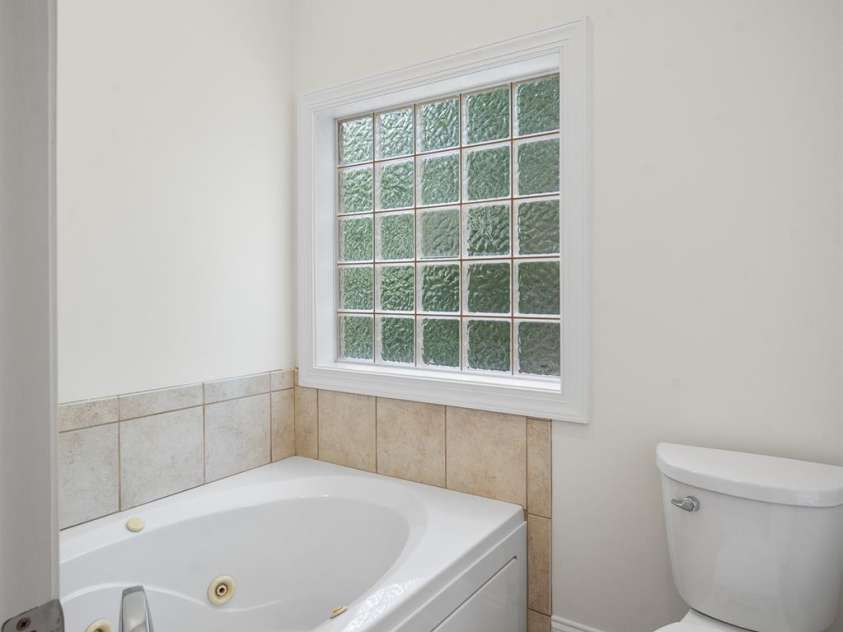 591 Emerald Isle Court, Lexington, NC 27292.  MLS# CAR4245365, YatesRealty ID 10185. Jack and Jill Bathroom on Main Level