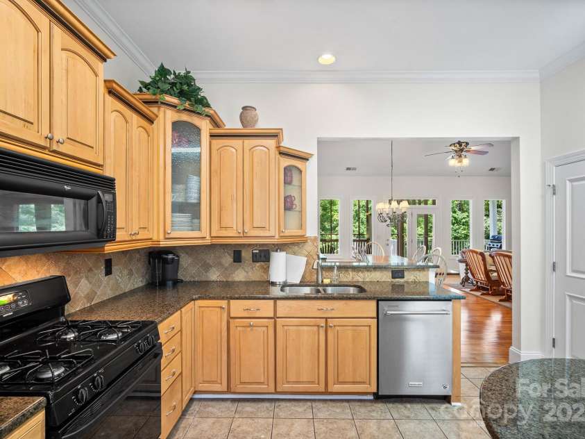 591 Emerald Isle Court, Lexington, NC 27292.  MLS# CAR4245365, YatesRealty ID 10185. Kitchen
