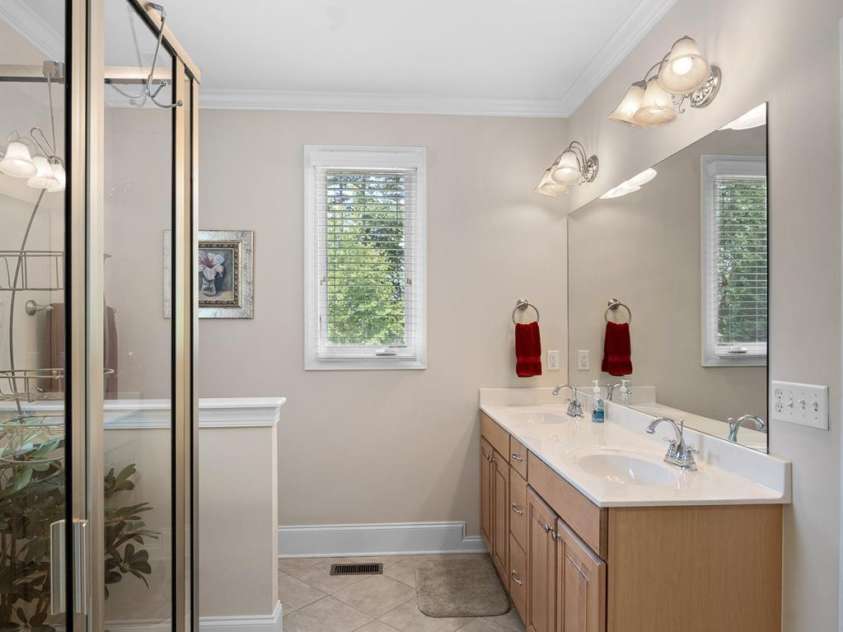 591 Emerald Isle Court, Lexington, NC 27292.  MLS# CAR4245365, YatesRealty ID 10185. Primary Bathroom on Main Level