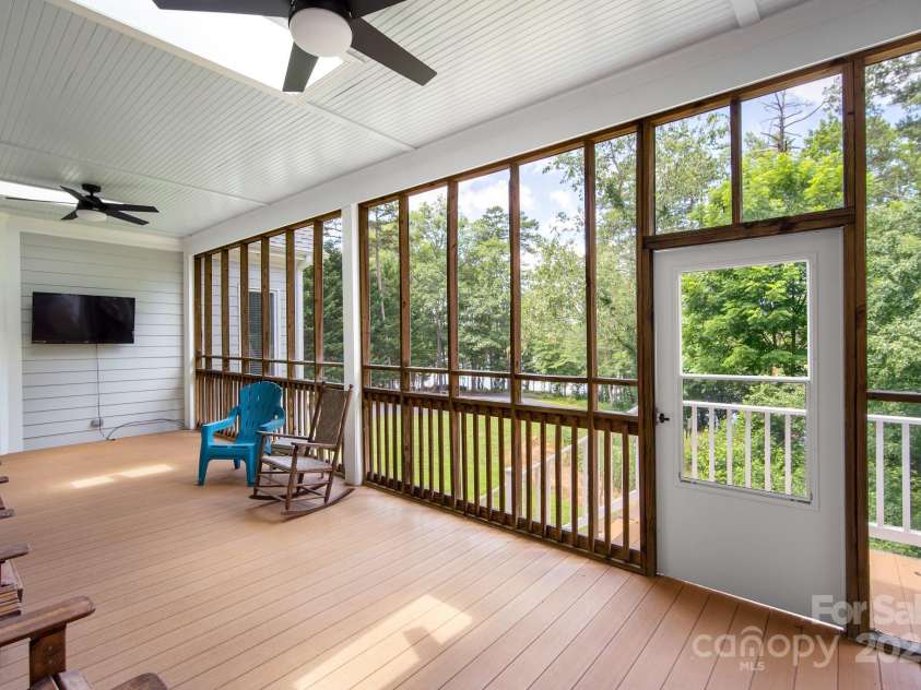 591 Emerald Isle Court, Lexington, NC 27292.  MLS# CAR4245365, YatesRealty ID 10185. Screened-in porch facing the lake (Main Level)