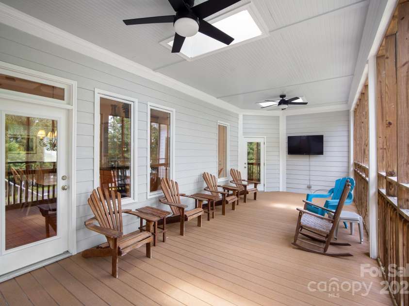 591 Emerald Isle Court, Lexington, NC 27292.  MLS# CAR4245365, YatesRealty ID 10185. Screened-in porch facing the lake (Main Level)