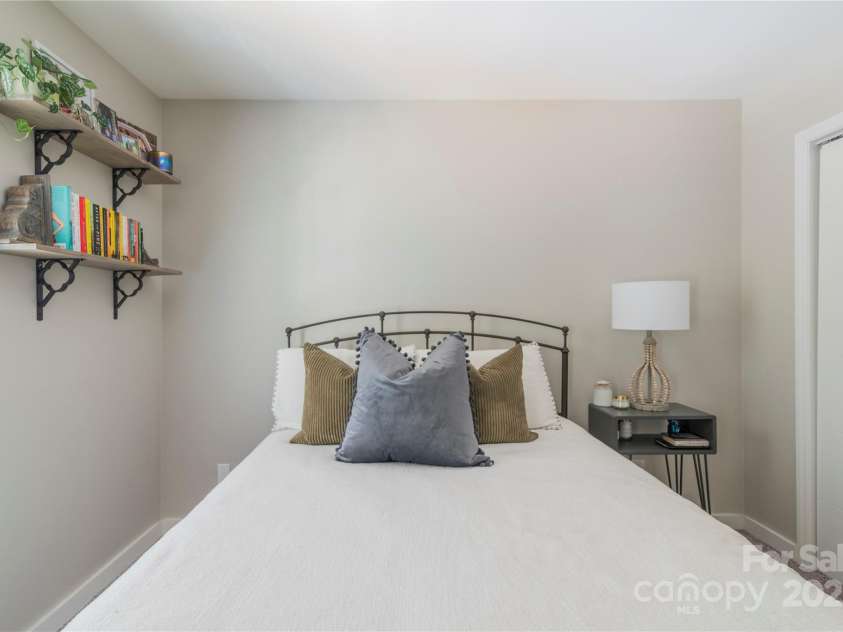 1529 Briar Creek Road, Charlotte, NC 28205.  MLS# CAR4245229, YatesRealty ID 10186. 