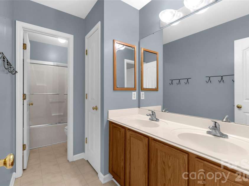 1644 Spandril Lane, Fort Mill, SC 29708.  MLS# CAR4350761, YatesRealty ID 10186. Guest Bath