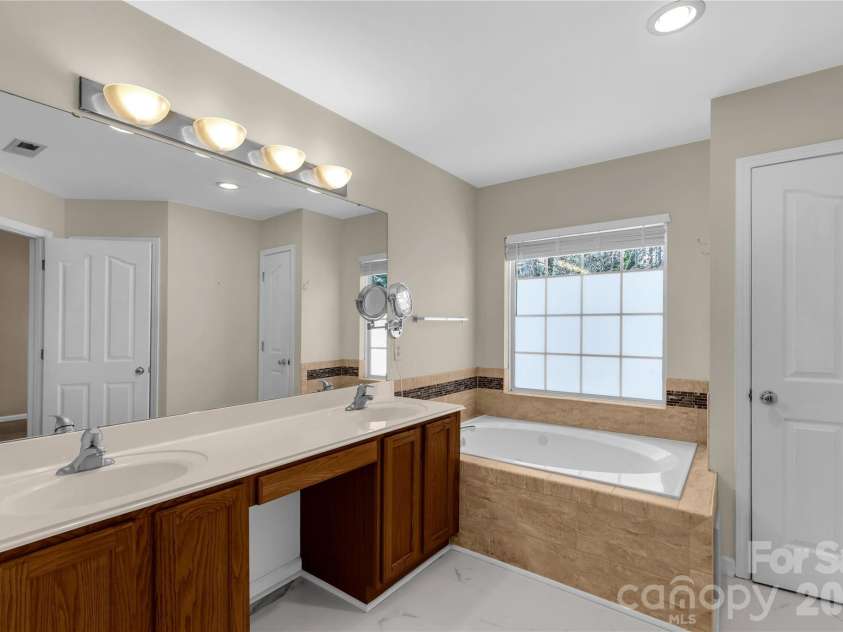 1644 Spandril Lane, Fort Mill, SC 29708.  MLS# CAR4350761, YatesRealty ID 10186. Primary Bath