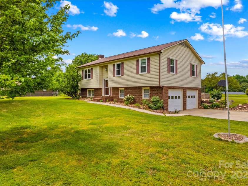 1260 Summer Lane, Salisbury, NC 28146.  MLS# CAR4251380, YatesRealty ID 10187. 
