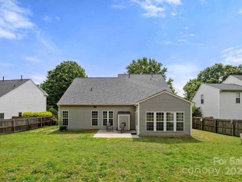 124 Shephard Hill Drive, Mooresville, NC 28115.  MLS# CAR4251537, YatesRealty ID 10188. 