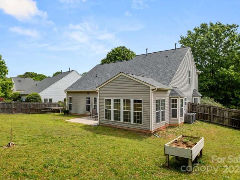 124 Shephard Hill Drive, Mooresville, NC 28115.  MLS# CAR4251537, YatesRealty ID 10188. 