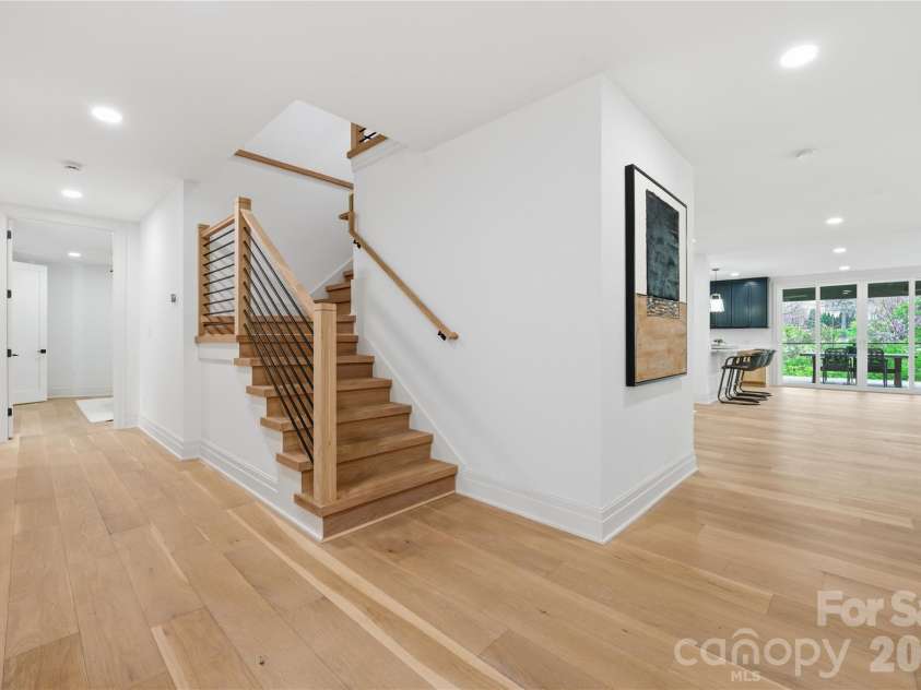 1417 Wendover Road, Charlotte, NC 28211.  MLS# CAR4360289, YatesRealty ID 10189. Main Hall 