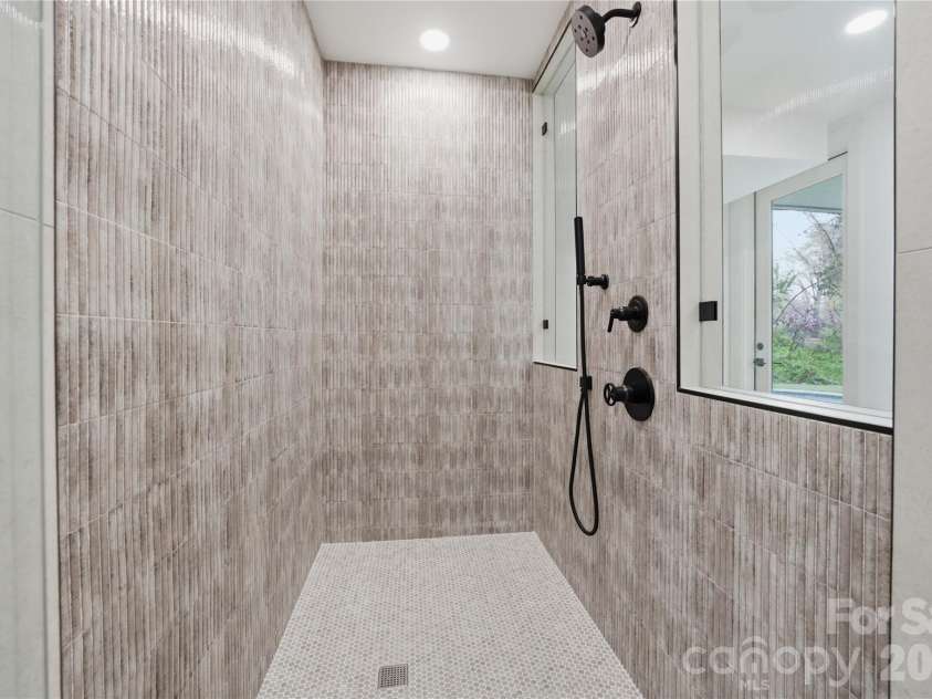 1417 Wendover Road, Charlotte, NC 28211.  MLS# CAR4360289, YatesRealty ID 10189. Primary Bathroom 