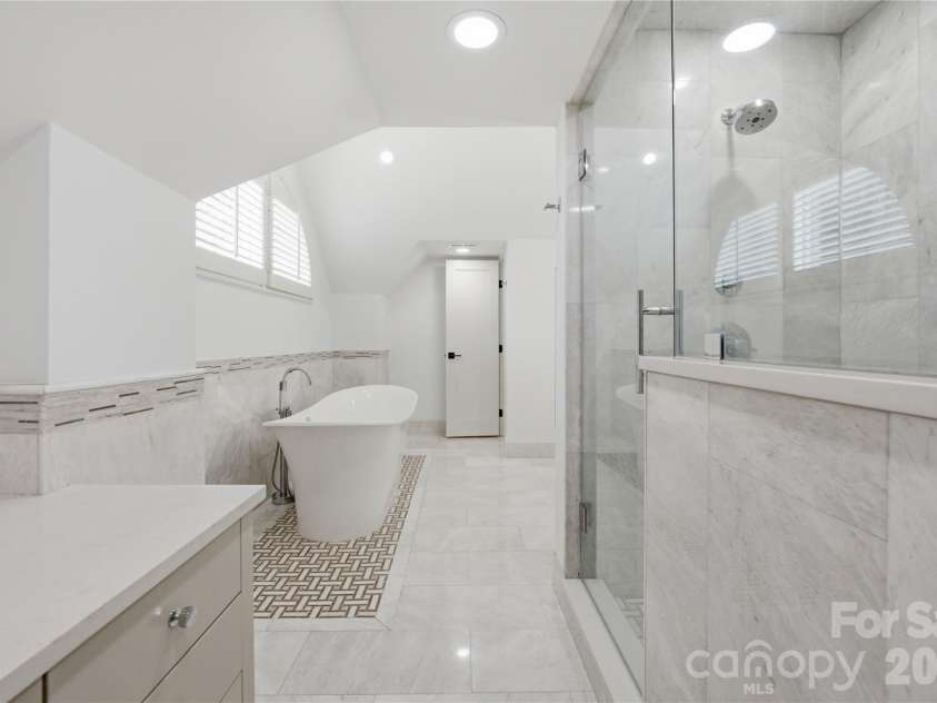 1417 Wendover Road, Charlotte, NC 28211.  MLS# CAR4360289, YatesRealty ID 10189. Primary Bathroom 