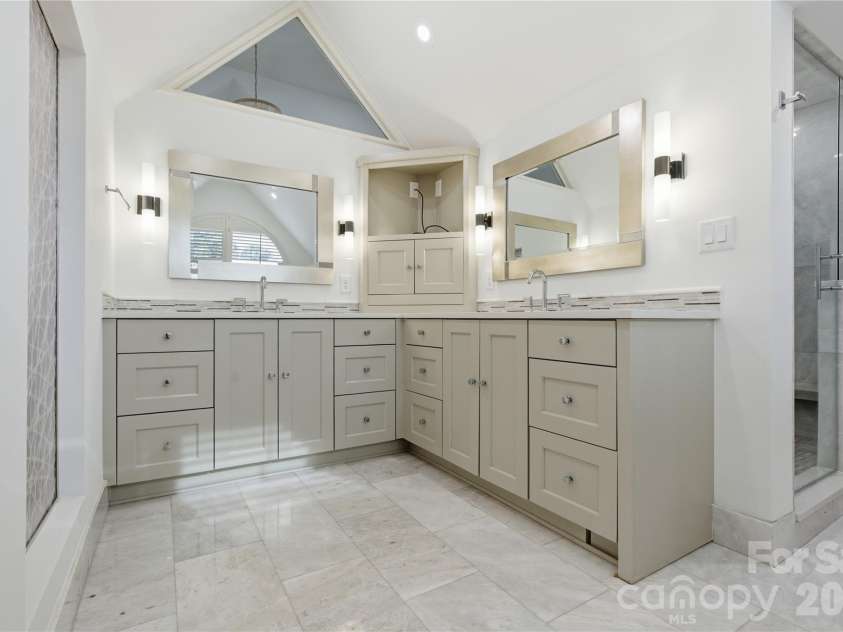 1417 Wendover Road, Charlotte, NC 28211.  MLS# CAR4360289, YatesRealty ID 10189. Primary Bathroom 