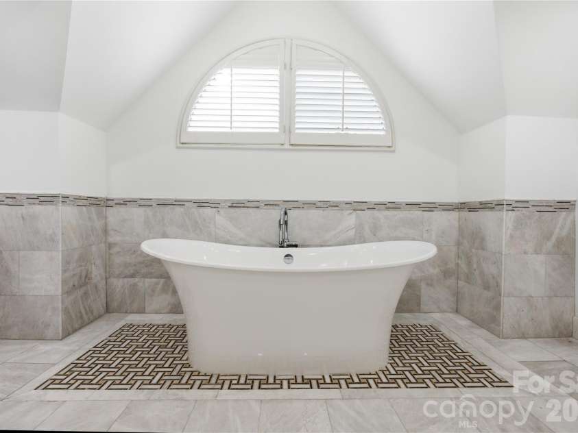 1417 Wendover Road, Charlotte, NC 28211.  MLS# CAR4360289, YatesRealty ID 10189. Primary Bathroom 