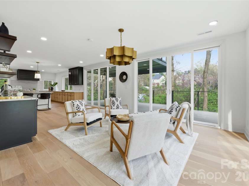 1417 Wendover Road, Charlotte, NC 28211.  MLS# CAR4360289, YatesRealty ID 10189. Sitting Area 