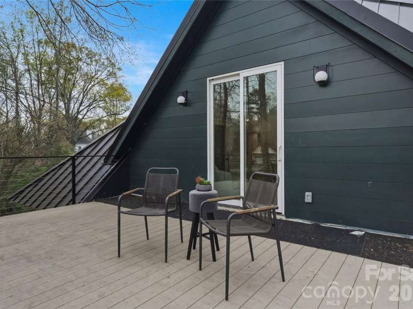 1417 Wendover Road, Charlotte, NC 28211.  MLS# CAR4360289, YatesRealty ID 10189. Upper Level Deck 