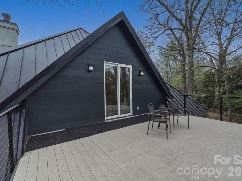 1417 Wendover Road, Charlotte, NC 28211.  MLS# CAR4360289, YatesRealty ID 10189. Upper Level Deck 