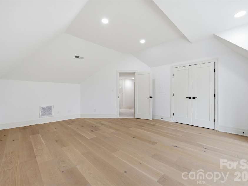 1417 Wendover Road, Charlotte, NC 28211.  MLS# CAR4360289, YatesRealty ID 10189. Upper Primary Suite 2