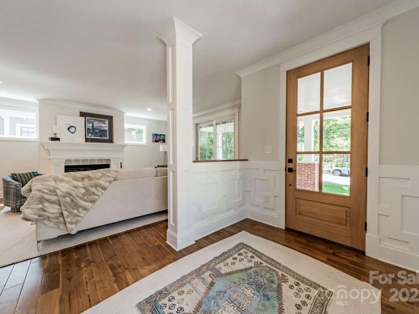 2025 Euclid Avenue, Charlotte, NC 28203.  MLS# CAR4250314, YatesRealty ID 10189. 