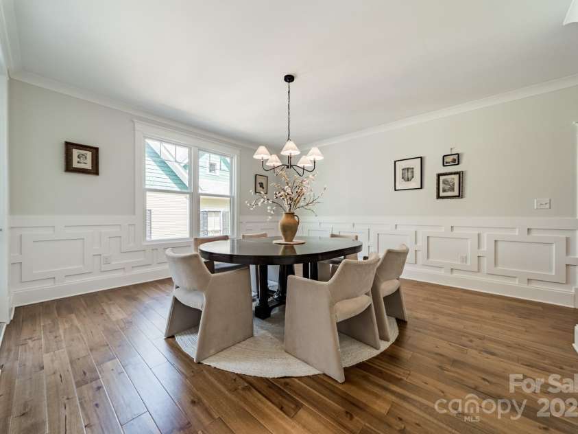 2025 Euclid Avenue, Charlotte, NC 28203.  MLS# CAR4250314, YatesRealty ID 10189. 