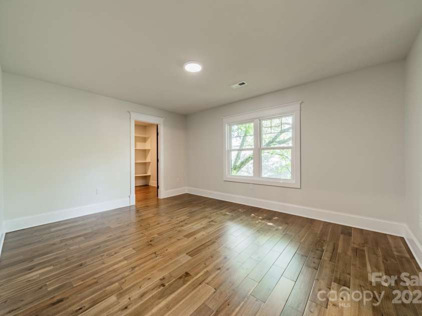 2025 Euclid Avenue, Charlotte, NC 28203.  MLS# CAR4250314, YatesRealty ID 10189. 