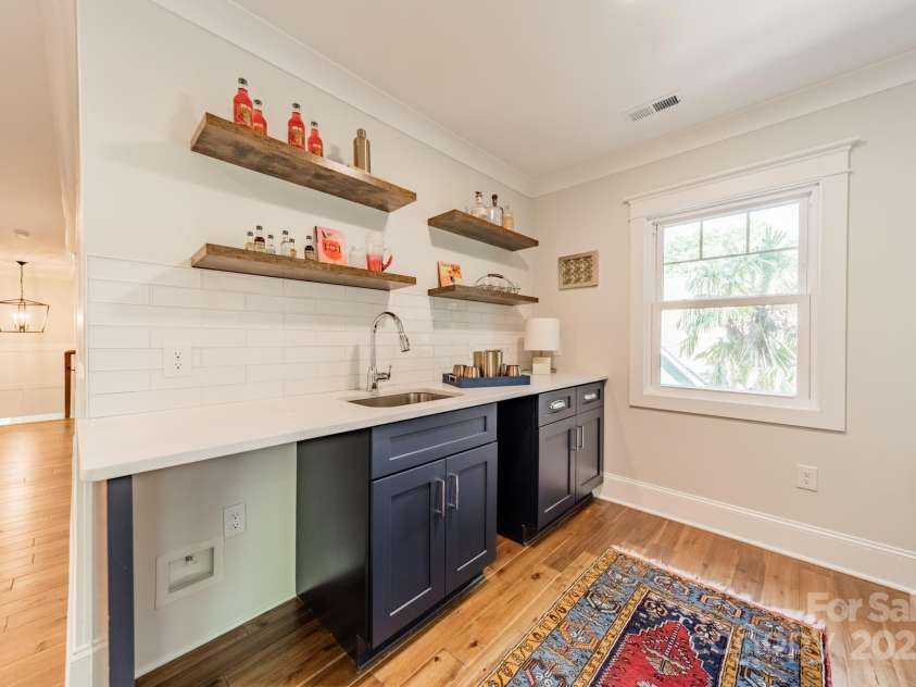 2025 Euclid Avenue, Charlotte, NC 28203.  MLS# CAR4250314, YatesRealty ID 10189. 