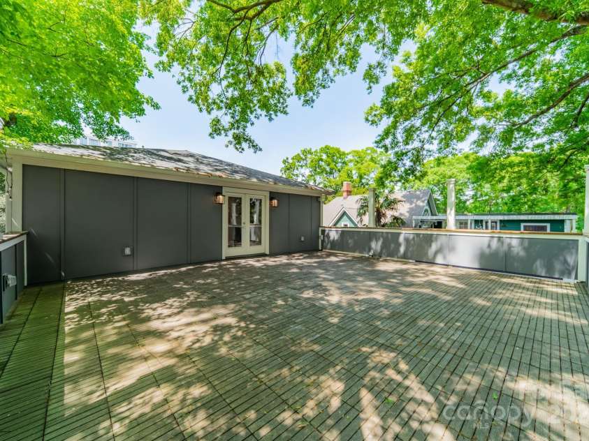 2025 Euclid Avenue, Charlotte, NC 28203.  MLS# CAR4250314, YatesRealty ID 10189. 