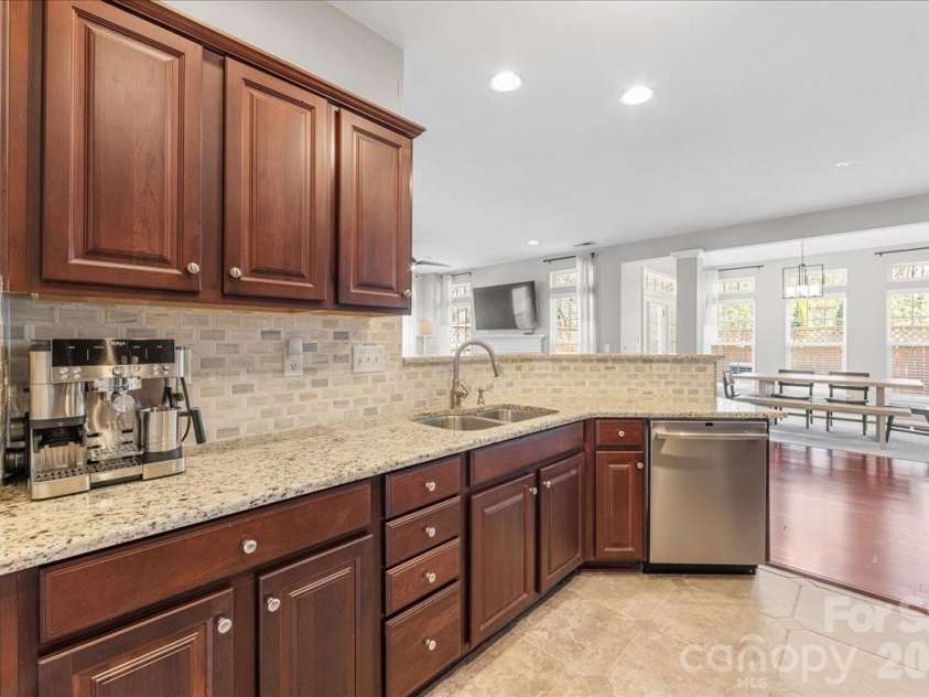 2301 Whitford Lane, Charlotte, NC 28210.  MLS# CAR4358842, YatesRealty ID 10190. 