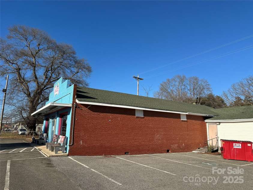 114 Barker Road, Dallas, NC 28034.  MLS# CAR4243980, YatesRealty ID 10191. 