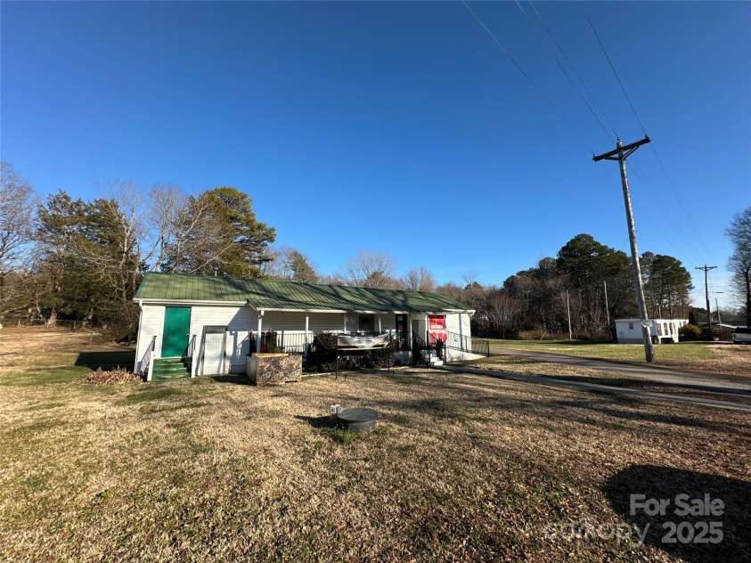 114 Barker Road, Dallas, NC 28034.  MLS# CAR4243980, YatesRealty ID 10191. 