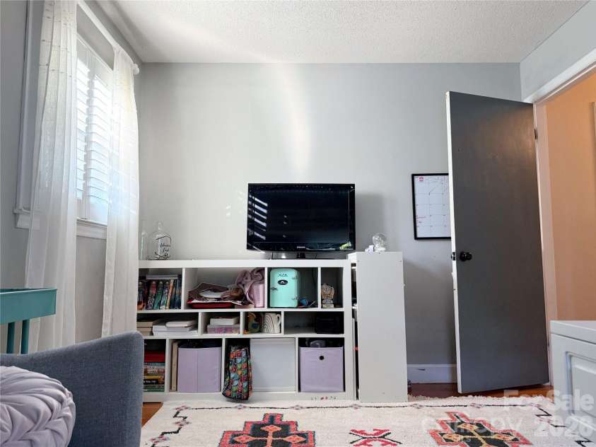 6701 Rugby Lane, Charlotte, NC 28226.  MLS# CAR4360947, YatesRealty ID 10191. 