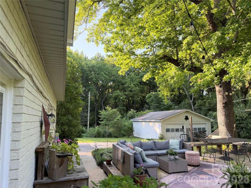 6701 Rugby Lane, Charlotte, NC 28226.  MLS# CAR4360947, YatesRealty ID 10191. 