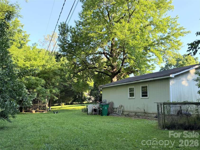 6701 Rugby Lane, Charlotte, NC 28226.  MLS# CAR4360947, YatesRealty ID 10191. 